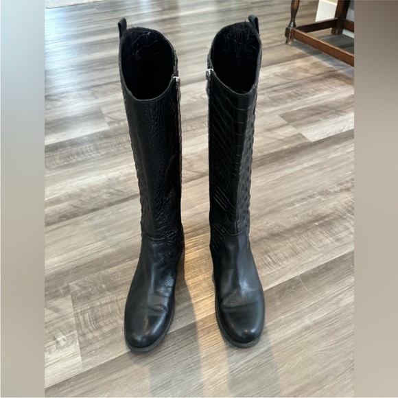 Vince Camuto Women’s 8.5 Riding Boot Kamino Croc Embossed black new condition! - Picture 3 of 5